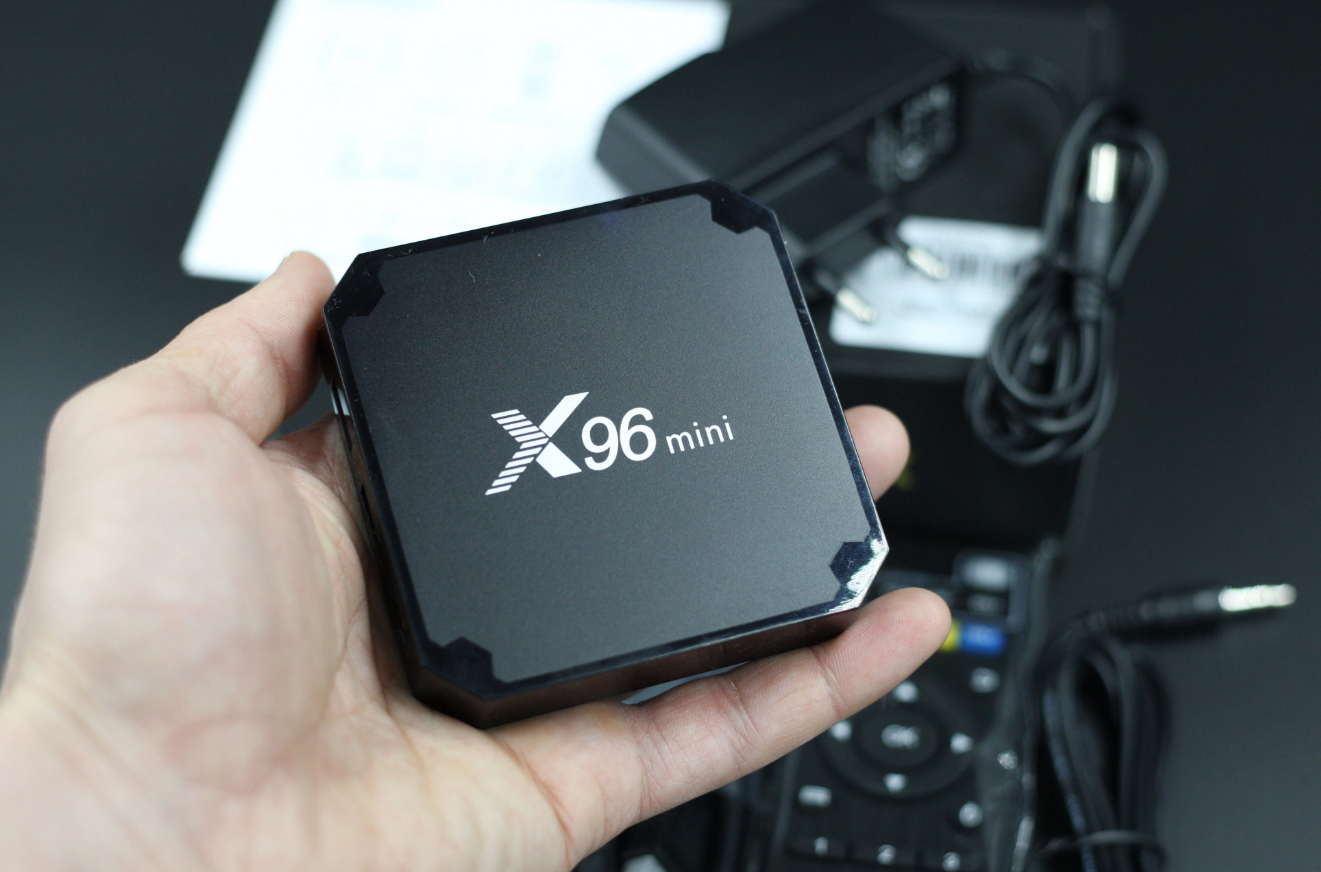 Если у вас простой плазменный телевизор, это не значит, что нельзя расширить его функциональность. Существуют способы легко и недорого превратить его в Смарт ТВ. Как это сделать, мы сейчас расскажем 