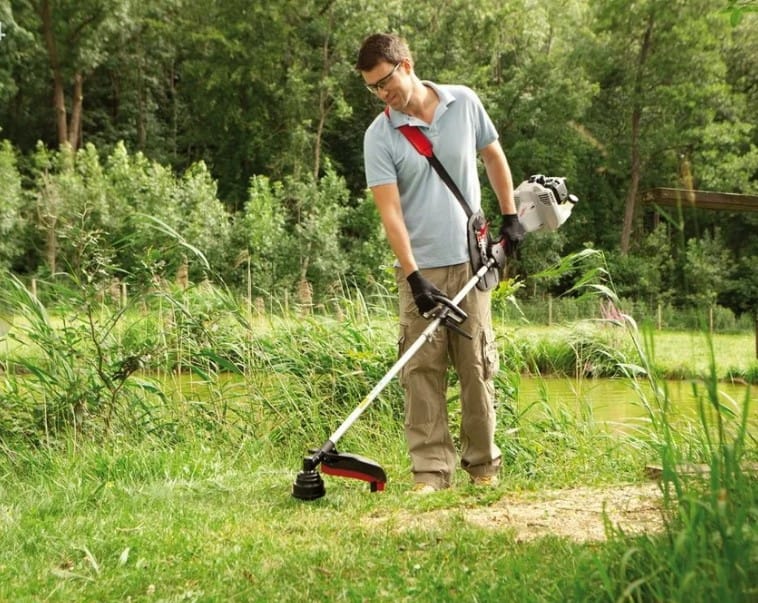 Мотокоса в помощь дачникам