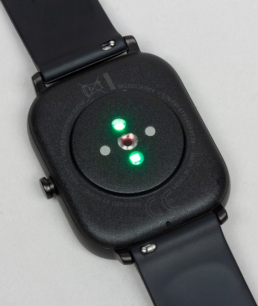Задняя сторона умных часов Amazfit GTS