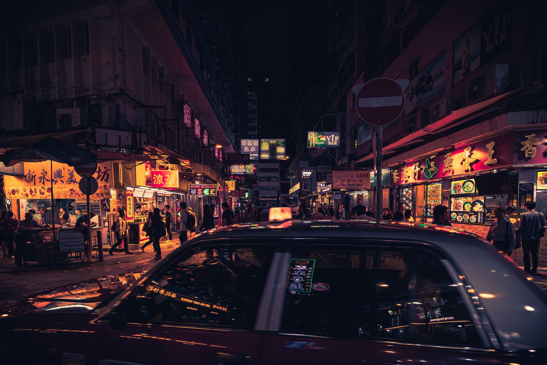 Такси в ночном городе