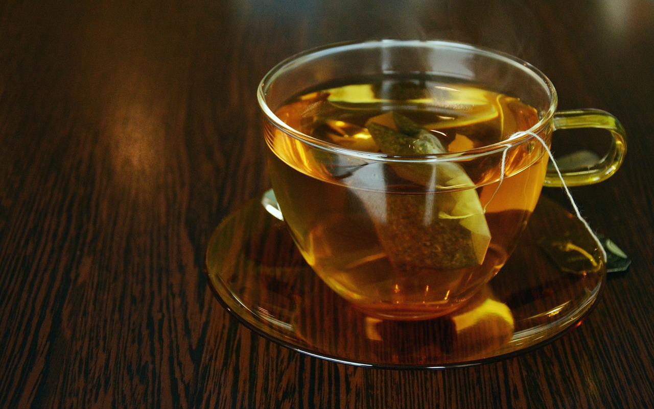 Чай заваренный в стеклянной чашке