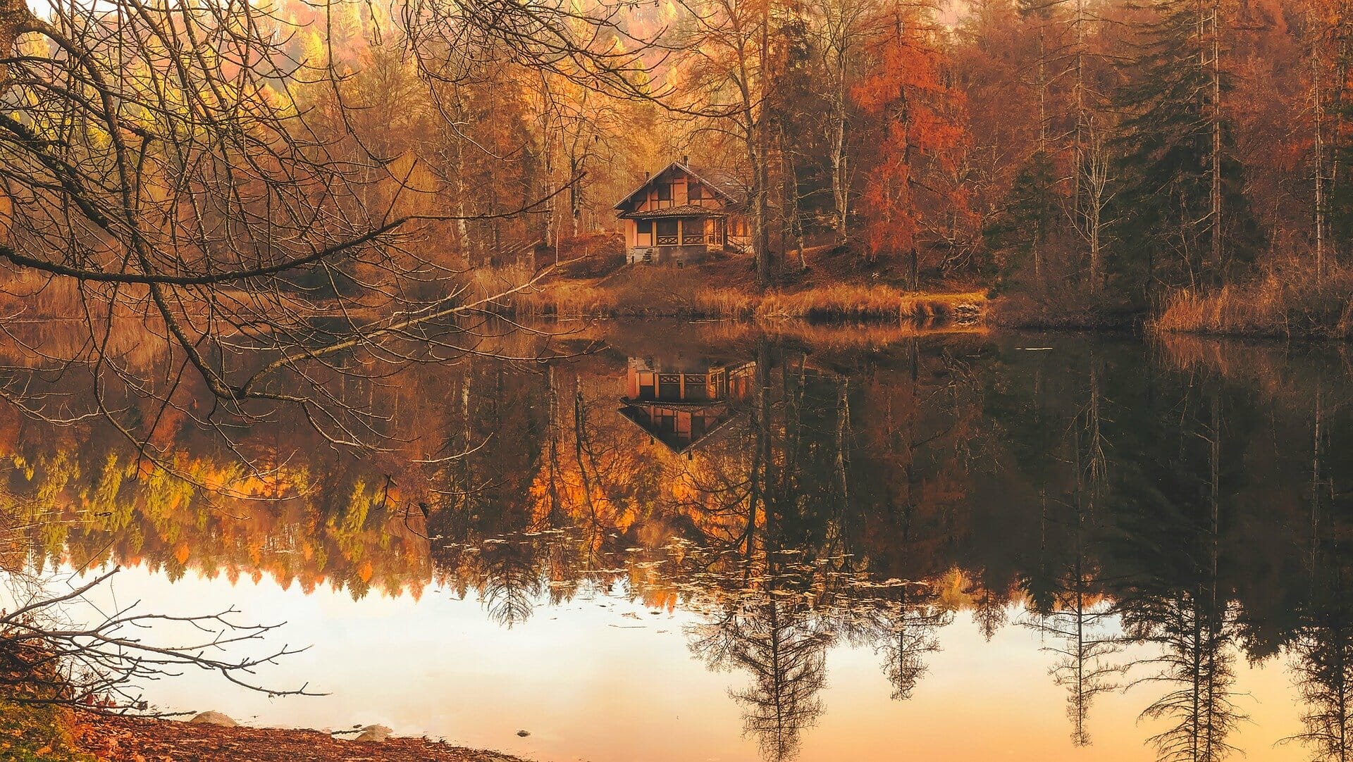 Дом на берегу озера